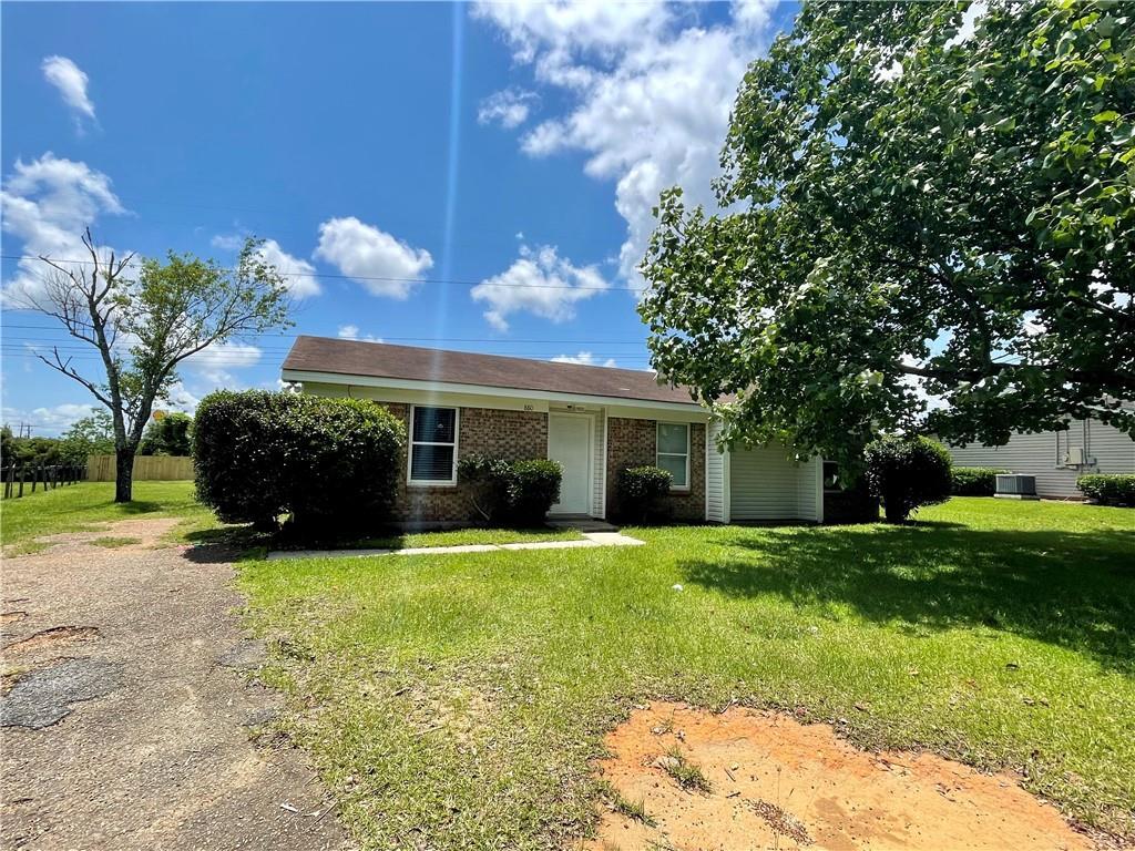 Primary Photo - 880 Trailwood Dr W