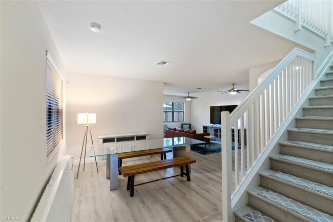 Building Photo - 3 br, 2.5 bath Townhome - 9610 Town Parc C...