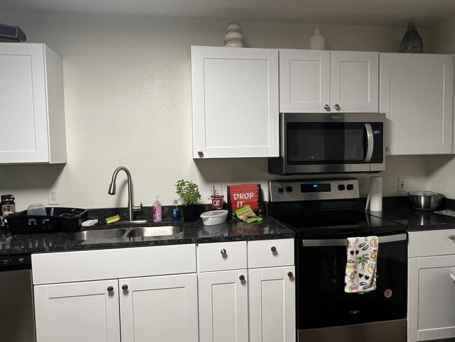 Foto del edificio - 1213 Deerhound Pl