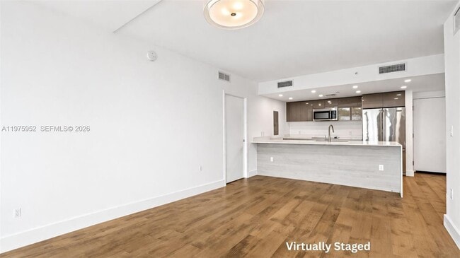 Building Photo - 13800 Highland Dr