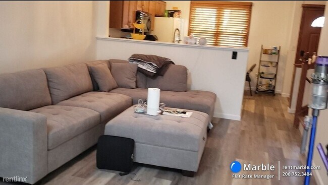 Building Photo - 2 br, 1.5 bath Townhome - 875 Amherst Ln