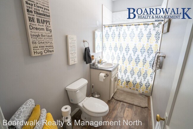 Building Photo - 1 br, 1 bath Apartment - 2637 Quincy Ave