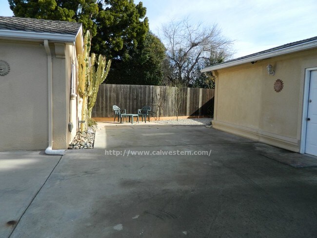 Building Photo - 524 Budd Ave