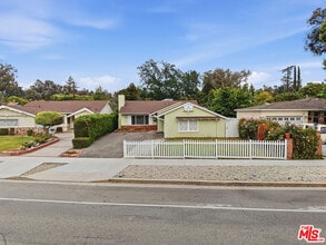 Building Photo - 4958 Canoga Ave