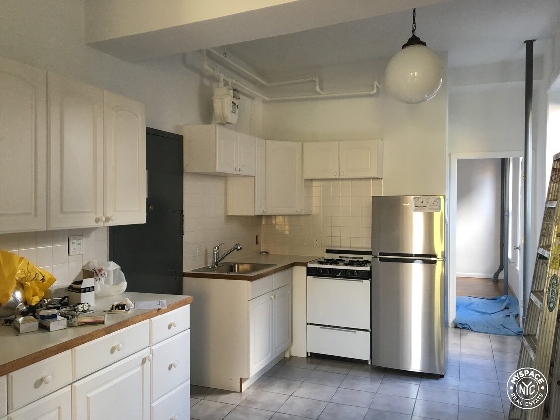 Foto principal - 67 E 2nd St
