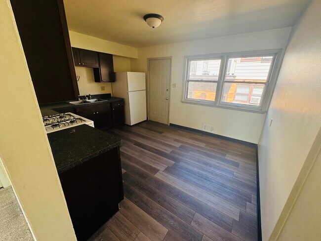 Foto del edificio - Pine Pointe Apartments