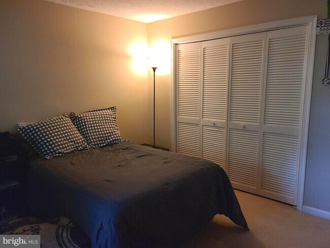 Foto del edificio - 10116 Oakton Terrace Rd