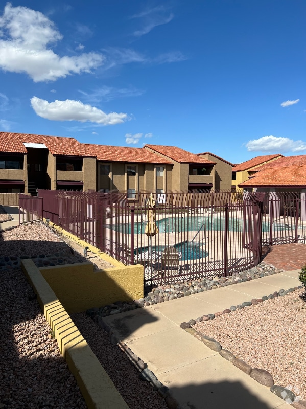 Building Photo - 2194 N Pantano Rd