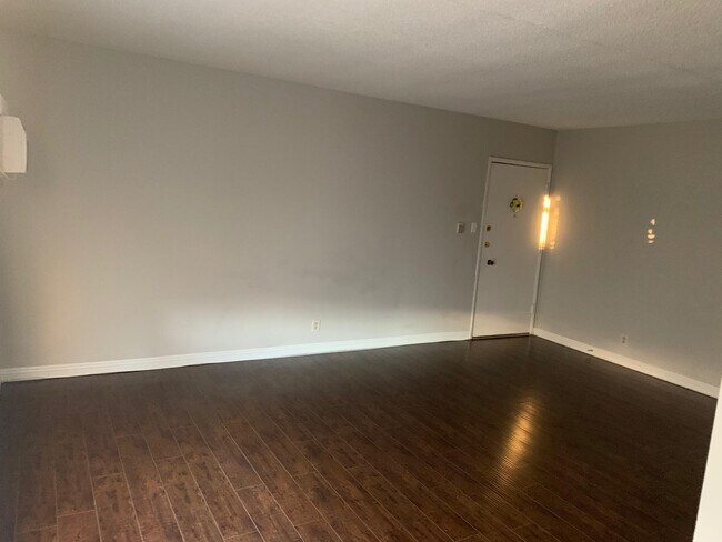 Building Photo - 832 S Gramercy Pl