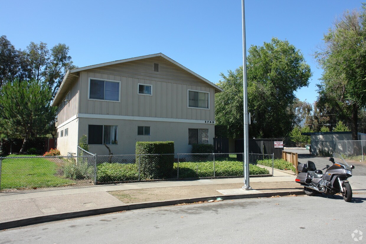 Building Photo - 5743 Via Monte Dr