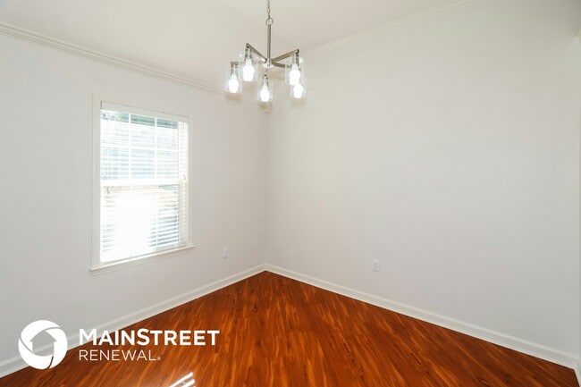 Building Photo - 6123 English Ivy N