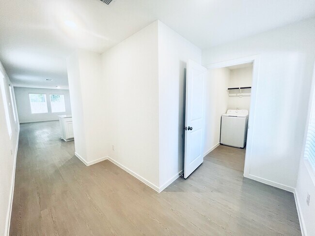 Building Photo - 3090 Mallorca Dr