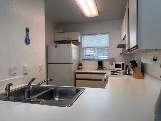 Building Photo - 201 Ocean Park Ln