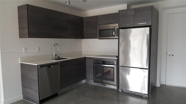 Foto del edificio - 151 SE 1st St