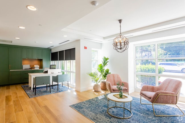 Foto del edificio - Woodland Station Apartments