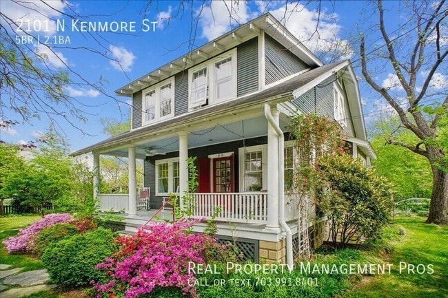 Photo - 2101 N Kenmore St House