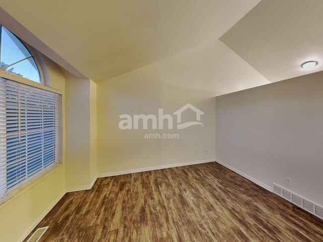 Building Photo - 1454 Fowler Ave