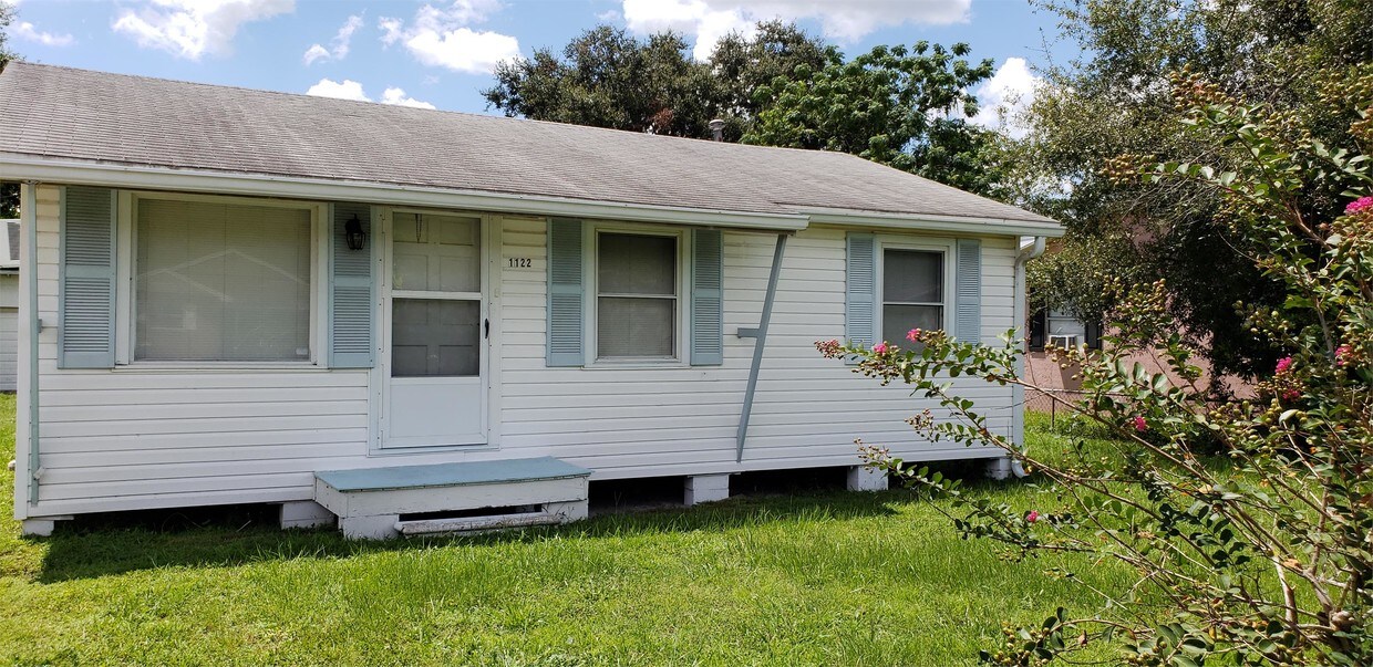 Primary Photo - 1122 N Brunnell Pkwy