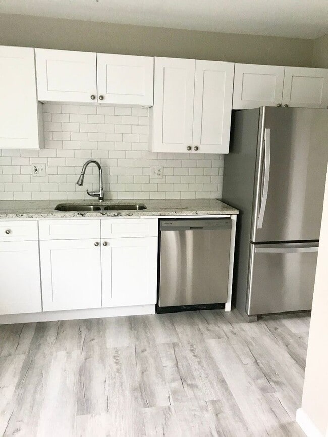 Foto del edificio - For Rent – Beautifully Remodeled 2-Bedroom...