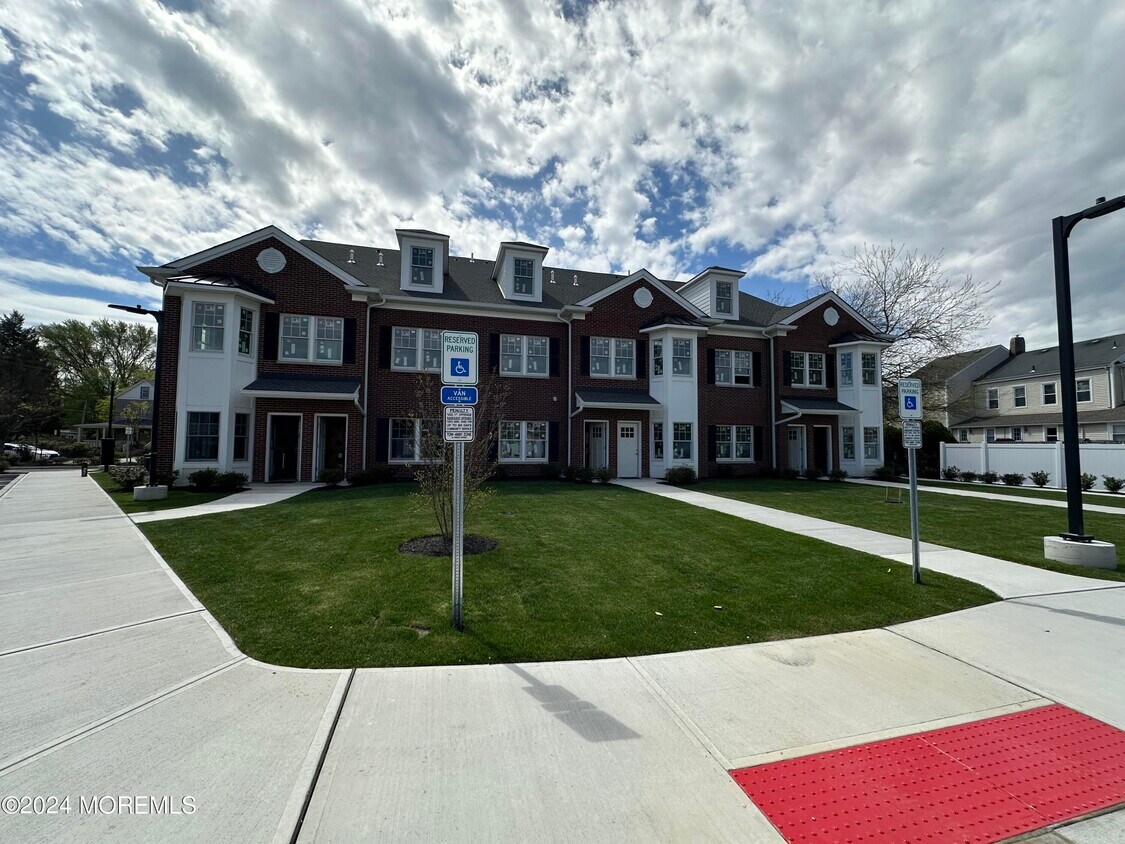 26 Allen Pl Unit 103, Red Bank, NJ 07701 Room for Rent in Red Bank, NJ