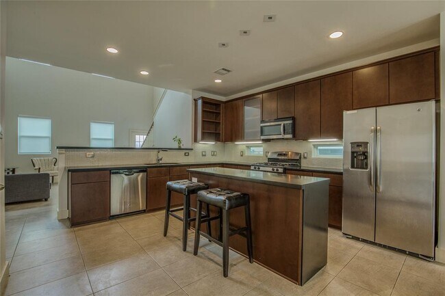 Building Photo - 1733 Don Alejandro