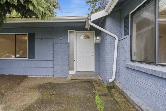 Foto del edificio - 3 BD | 2 BA Home with Great Backyard & Fireplace