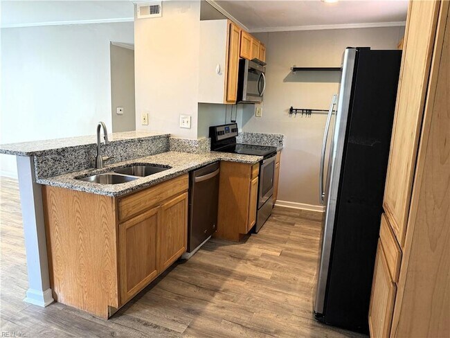 Foto del edificio - 1744 N Lakeland Dr