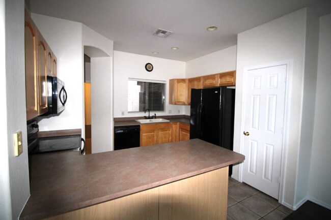 Building Photo - 440 S Val Vista Dr