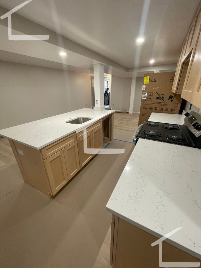 Building Photo - Beautiful, completely renovated four bedrooms + 2 baths