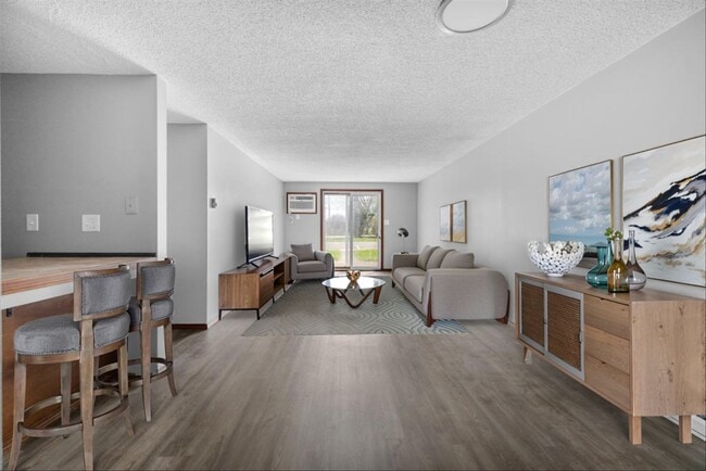 Building Photo - 296 Main St