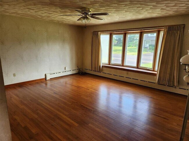 Foto del edificio - 443 Dryville Rd