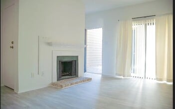 Building Photo - 7031 N Holiday Dr