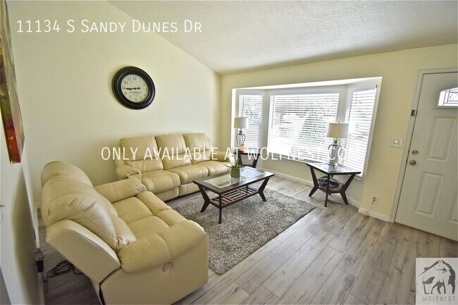 Foto del edificio - Stunning 4 Bedroom Sandy Home! No Deposit ...