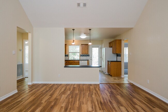 Foto del edificio - UPDATED - 3 BEDROOM / 2 BATH TAHITIAN VILL...