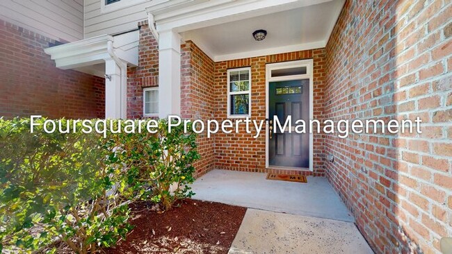 Building Photo - Town Home | Screened Back Porch | One Car ...
