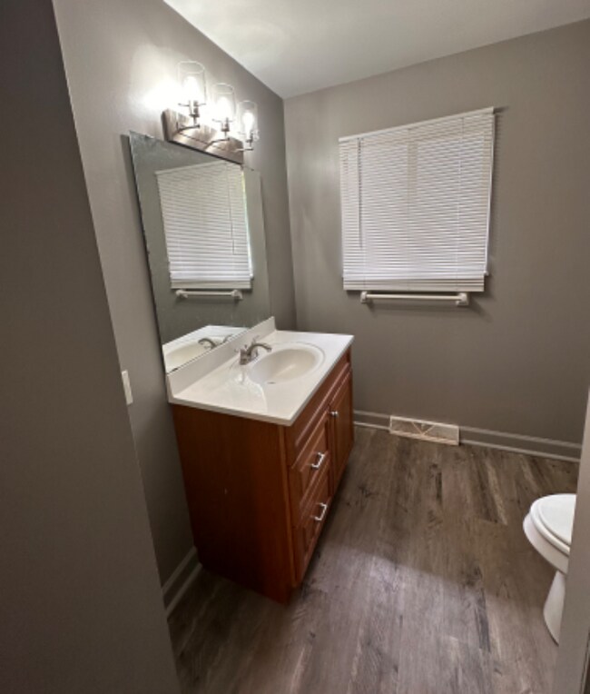 Foto del edificio - 3813 Elmwood Ave