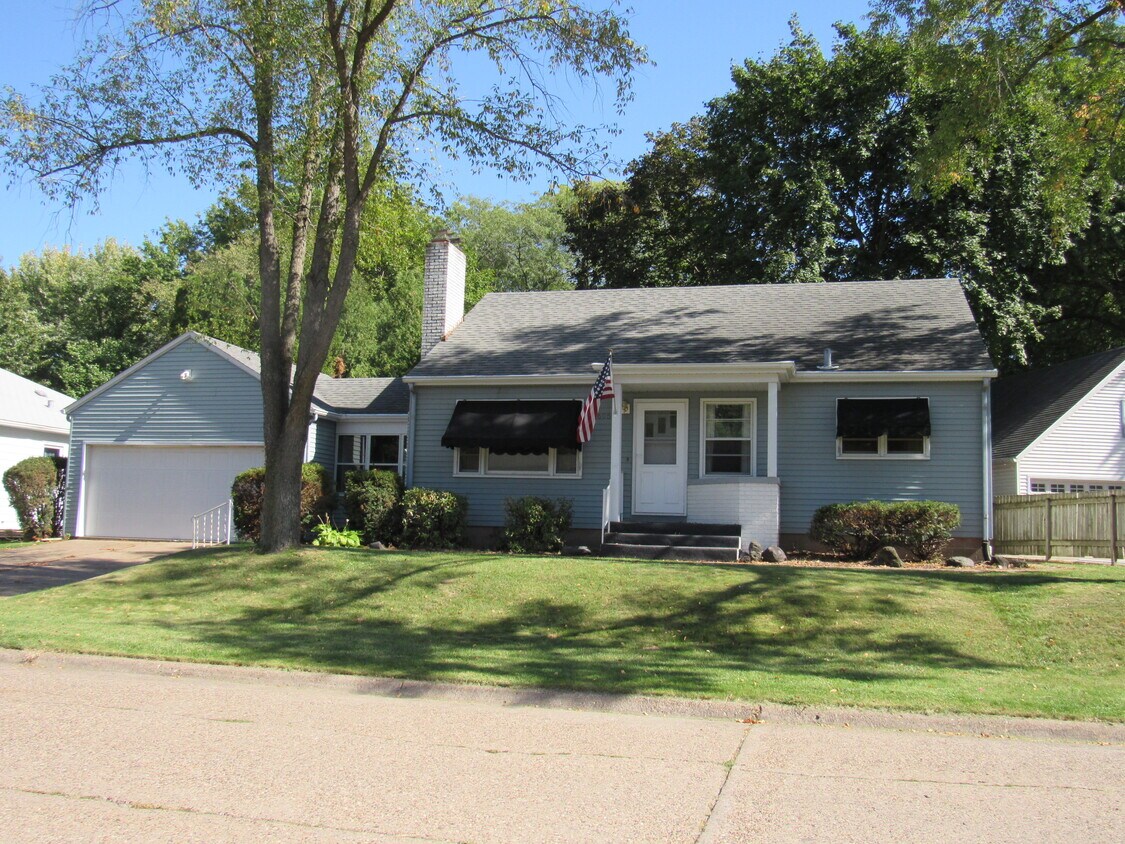 Primary Photo - 1605 Broadlawn Ave