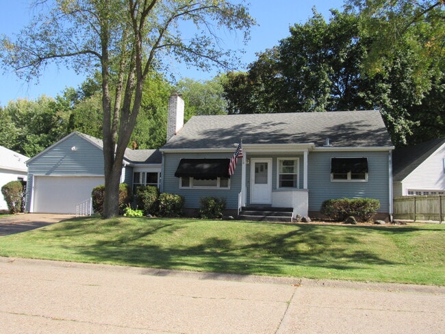 Building Photo - 1605 Broadlawn Ave