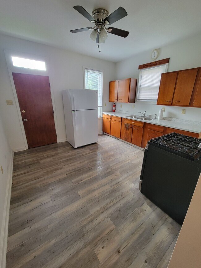 1098 4th Ave Unit 1, Freedom, PA 15042 Apartments in Freedom, PA