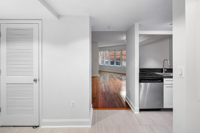 Building Photo - 1150 K St NW