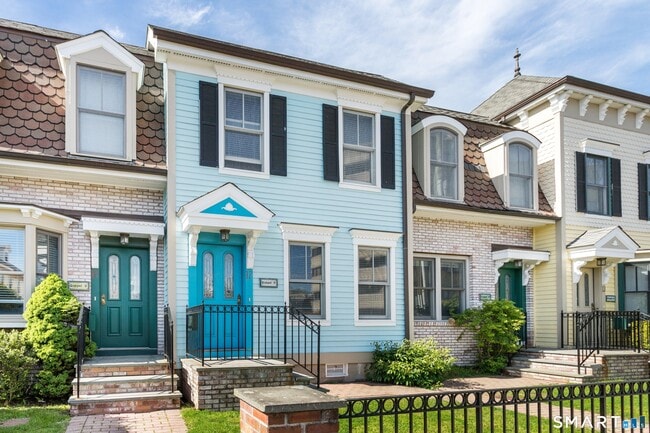 Building Photo - 17 Dolsen Pl