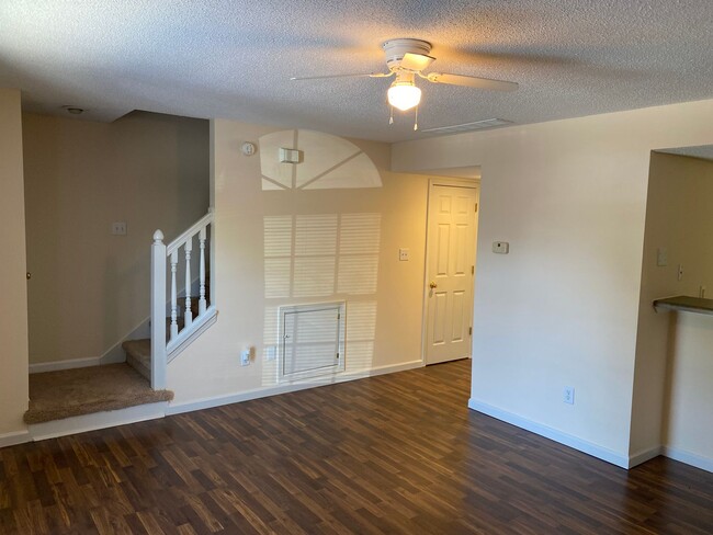 Building Photo - 3403 S Oaklawn Cir