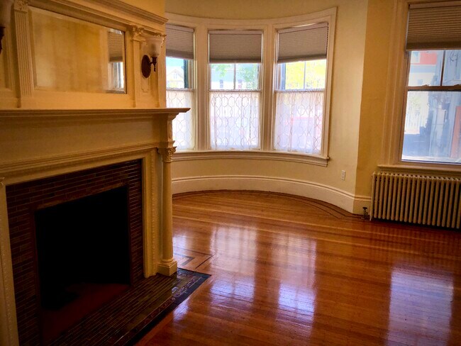 Building Photo - 451 Cranston St