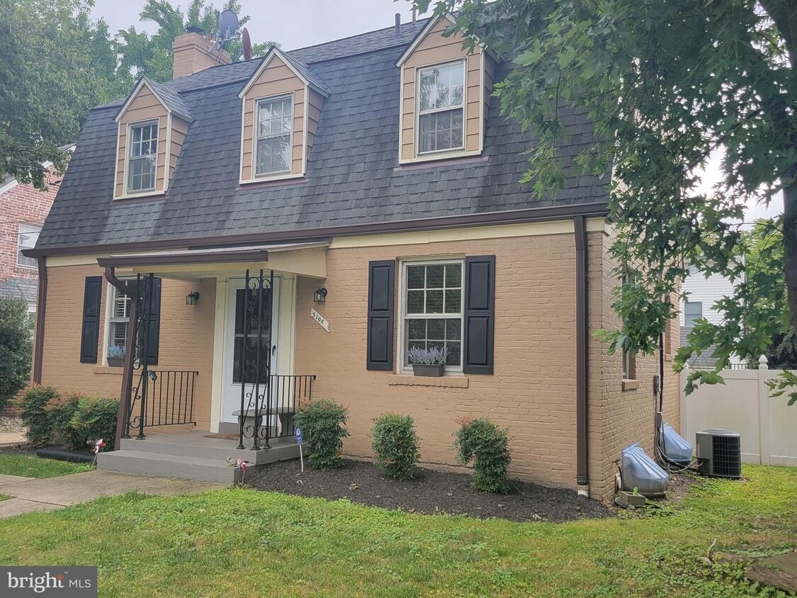5108 Bradley Blvd, Chevy Chase, MD 20815 House Rental in Chevy Chase