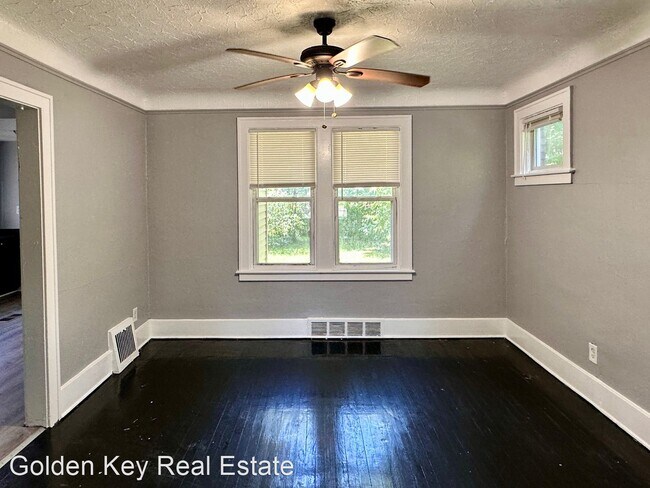 Building Photo - 3 br, 1 bath House - 15445 Lindsay St
