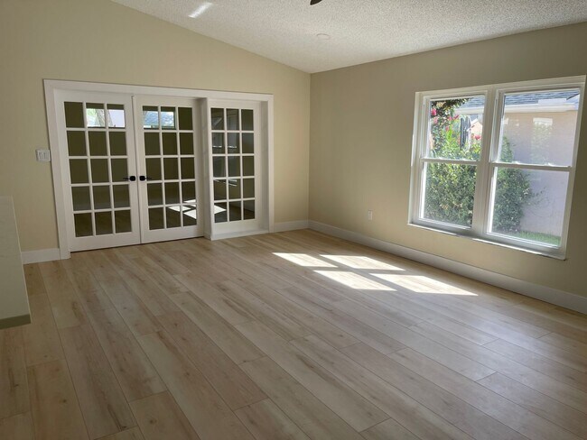 Foto del edificio - 8143 Laurel Green Dr