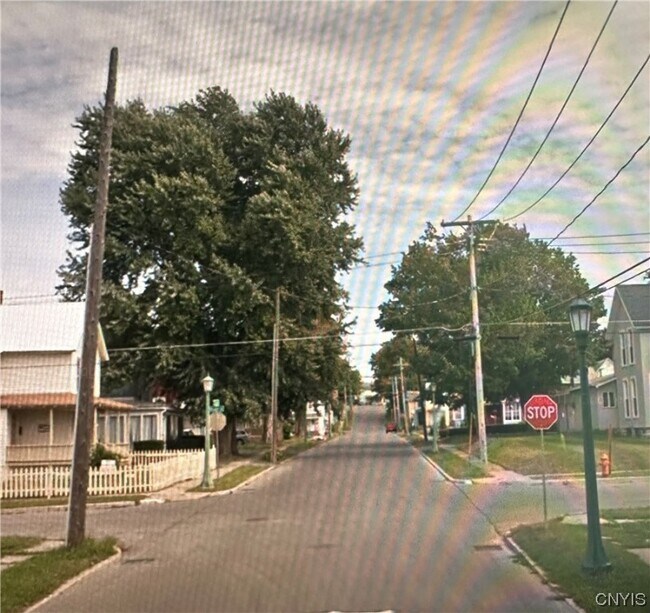 Building Photo - 133 E Lynde St