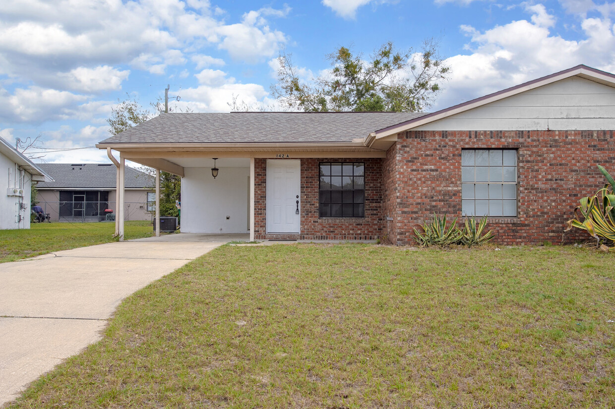 Foto principal - 2/2 half duplex in Deltona, $1,500/month!