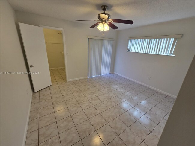 Foto del edificio - 9430 S Meadows Cir