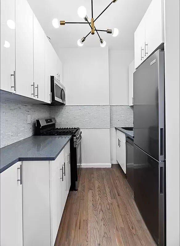 Building Photo - 670 Ninth Avenue